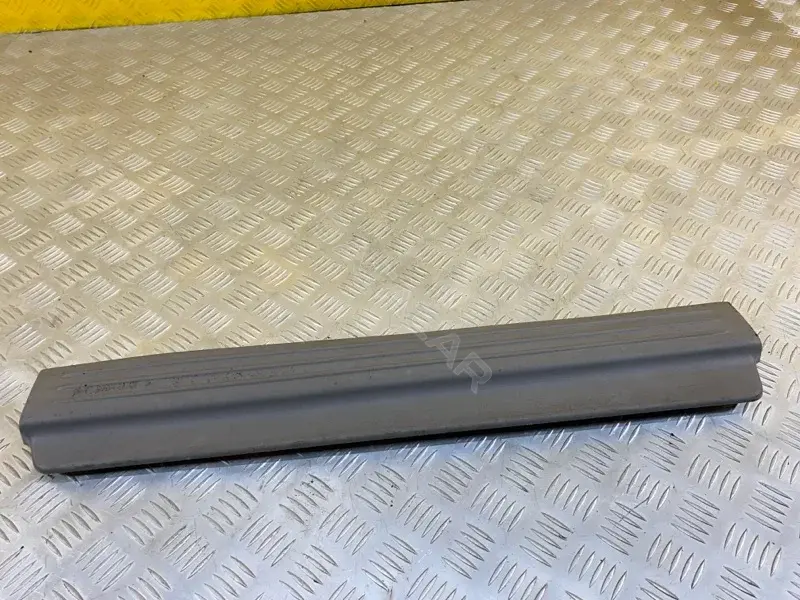 Накладка на порог MN123958