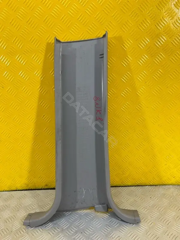 Обшивка стойки центральной MN123867