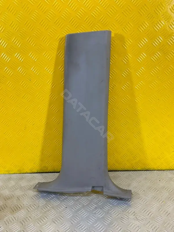 Обшивка стойки центральной MN123868