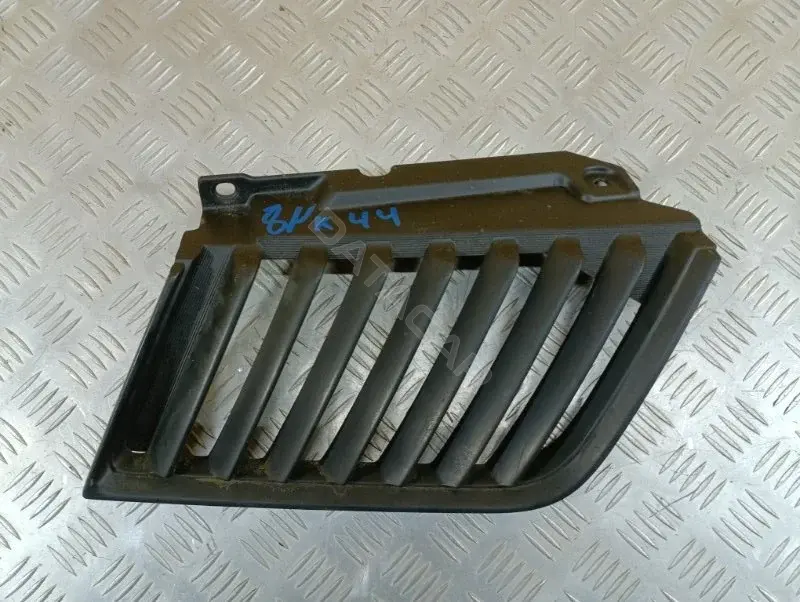 Решетка радиатора MN142328