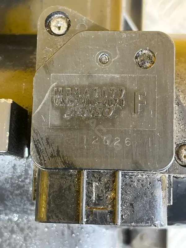 Расходомер воздуха MR547077