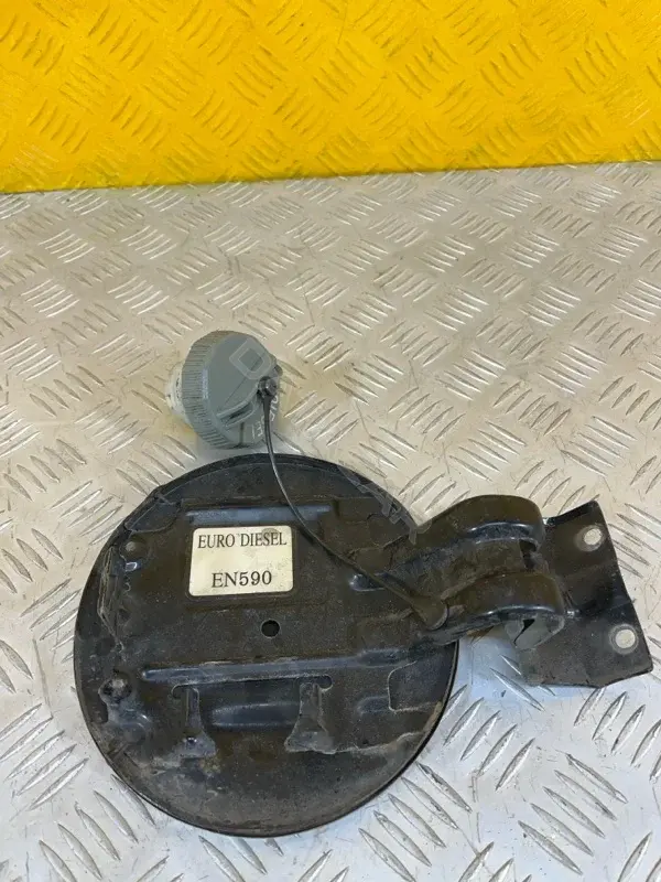 Крышка лючка топливного бака 5940A031