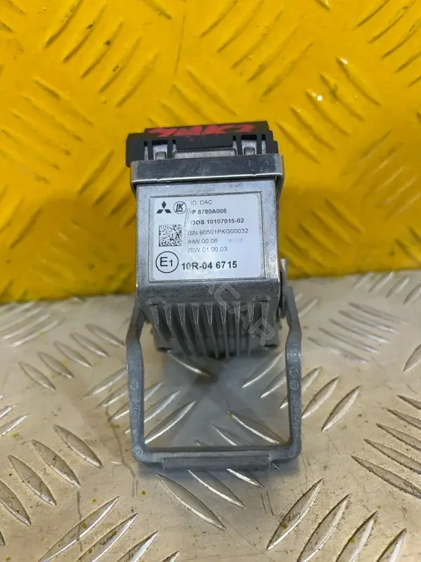 Камера переднего вида 8780A006
