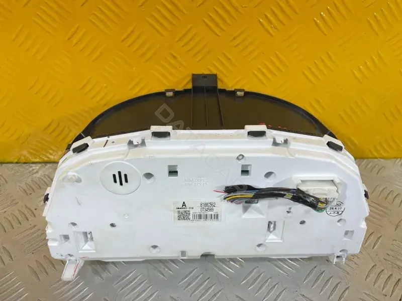 Панель приборов 8100C562