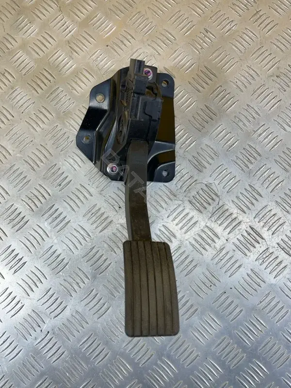 Педаль газа 1600A149
