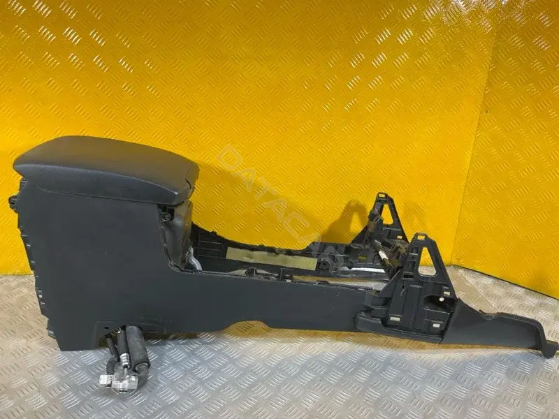 Подлокотник 5891060070C0