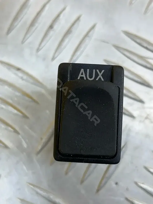 Разъем AUX / USB 619060040