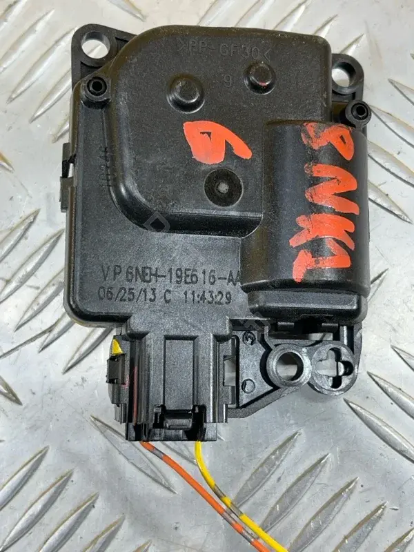 Мотор заслонки печки VP6NEN19E616AA