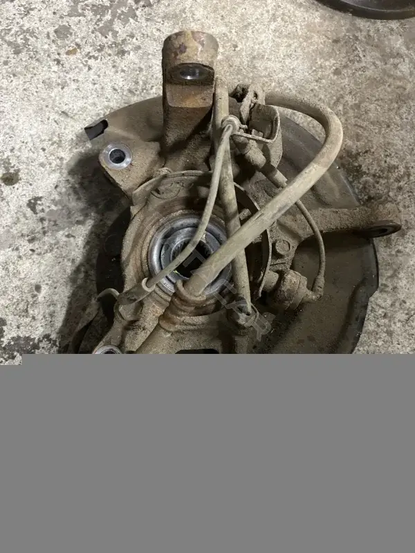 Поворотный кулак MR992378