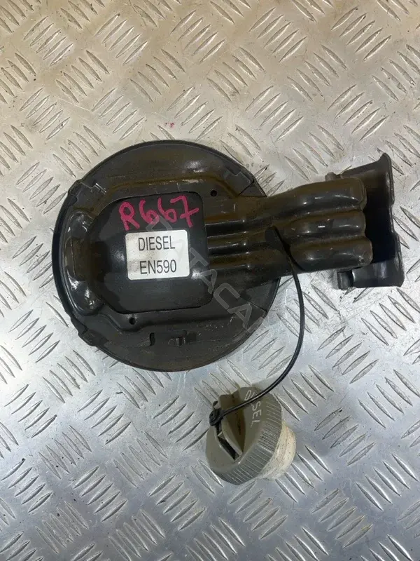 Крышка лючка топливного бака 5940A310