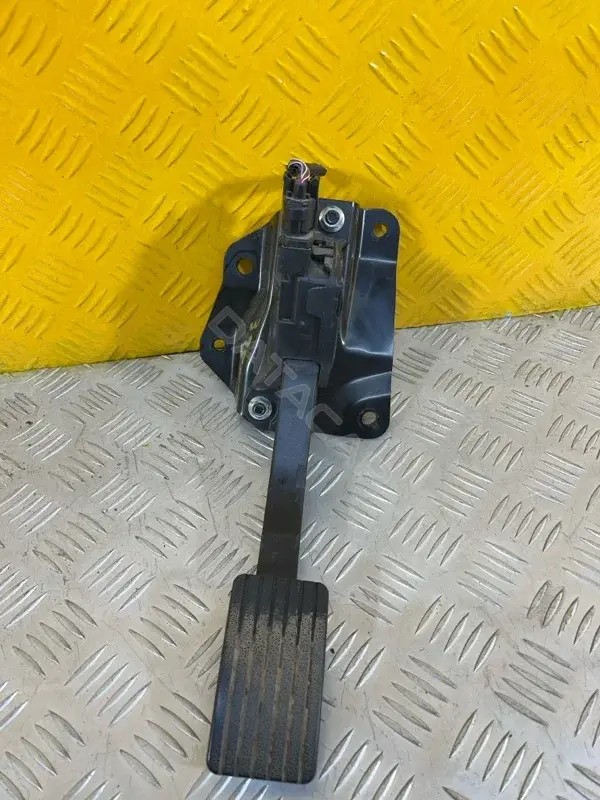 Педаль газа 1600A149