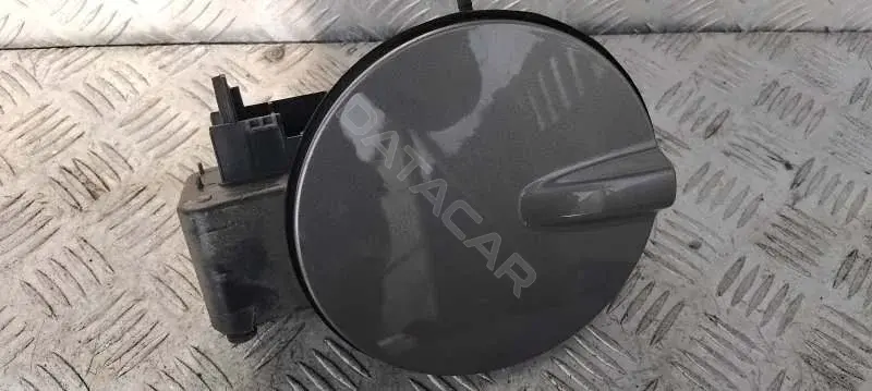 Крышка лючка топливного бака LR002242