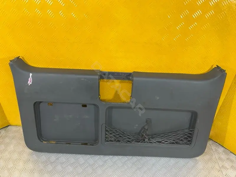 Обшивка крышки багажника 6478060210