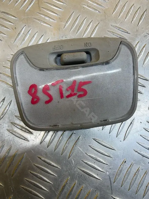 Плафон освещения салона MR748283