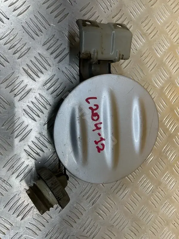Крышка лючка топливного бака 5940A031