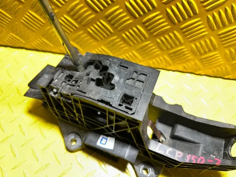 Ручка КПП 75C727LHD