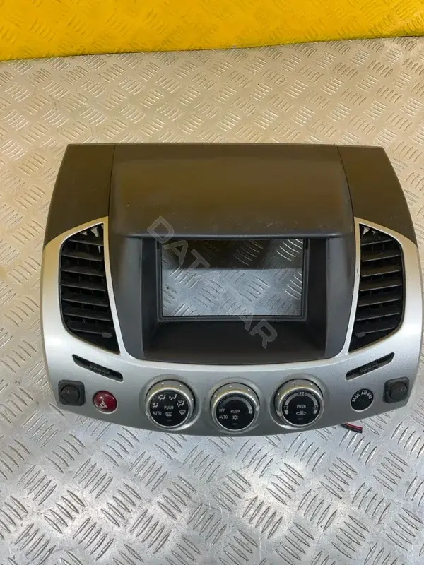 Рамка под магнитолу MN179800ZZ