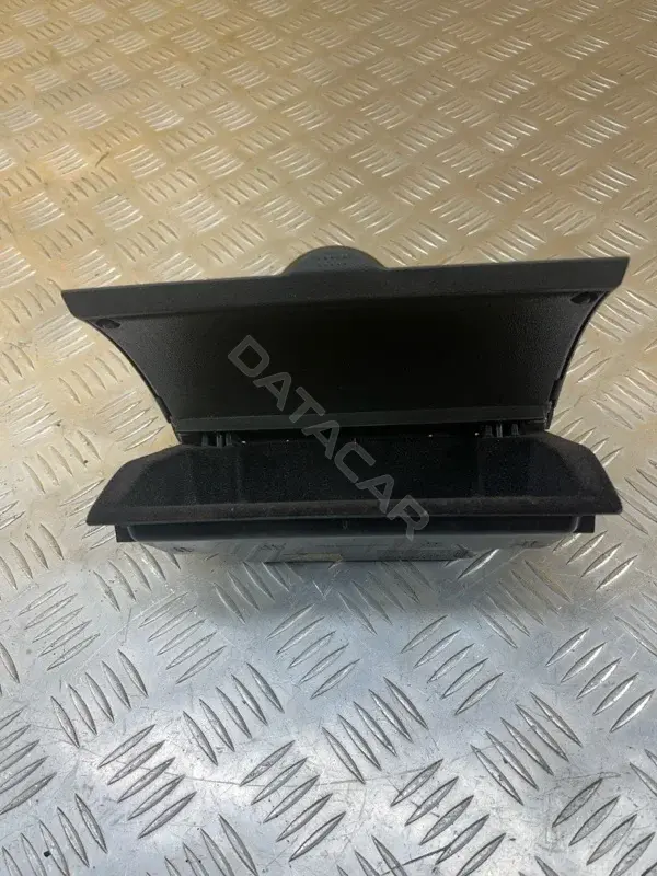 Бардачок 68252EB30