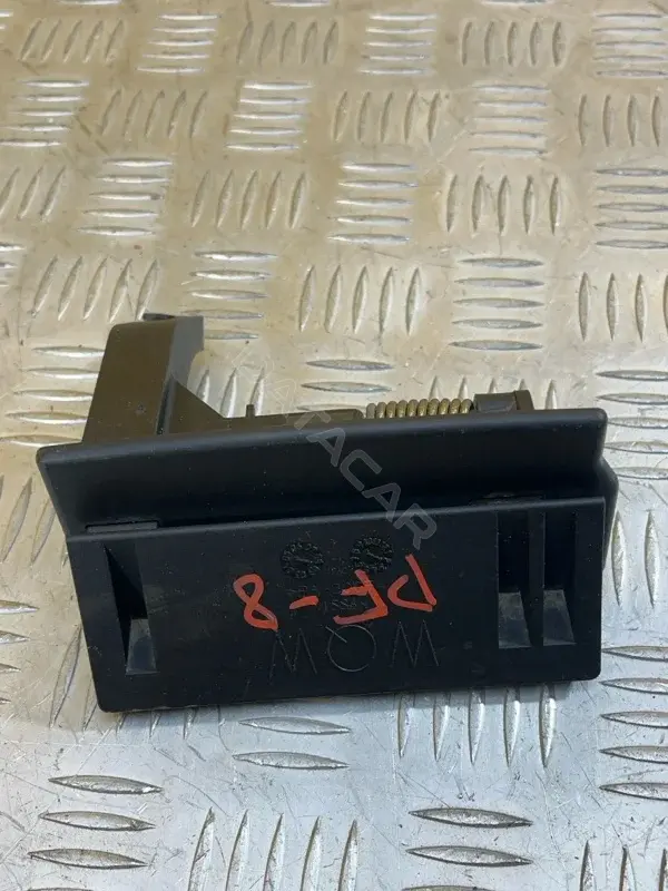 Ручка крышки багажника 90606EA500