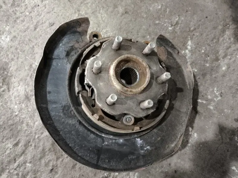 Поворотный кулак 43019EB300