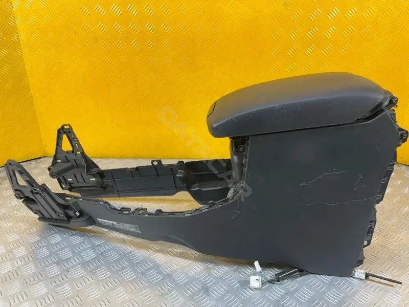 Подлокотник 5891060070C0
