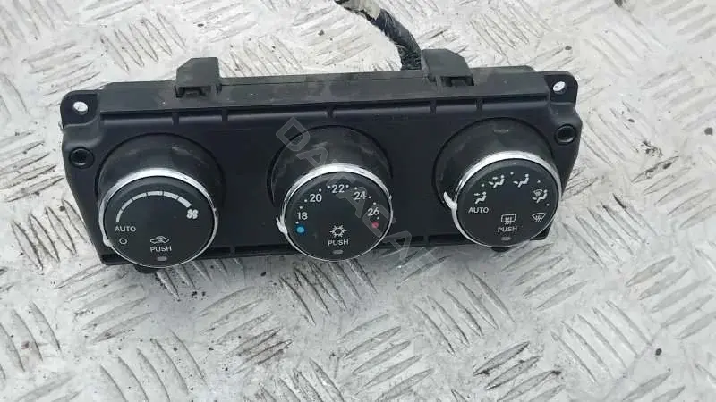 Блок управления климат-контролем P55111886AB