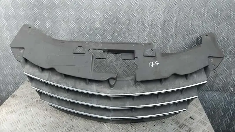 Решетка радиатора 1CM541S9AC