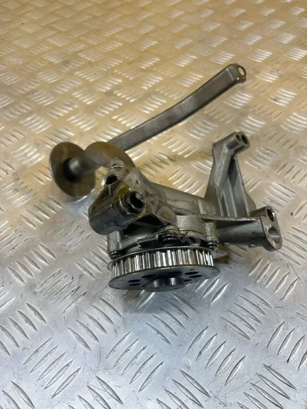 Масляный насос 03L115105B