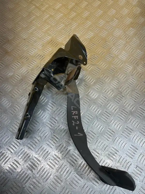 Педаль тормоза 7G9N20094CA
