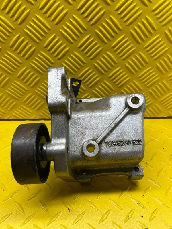 Кронштейн компрессора кондиционера TG246260522