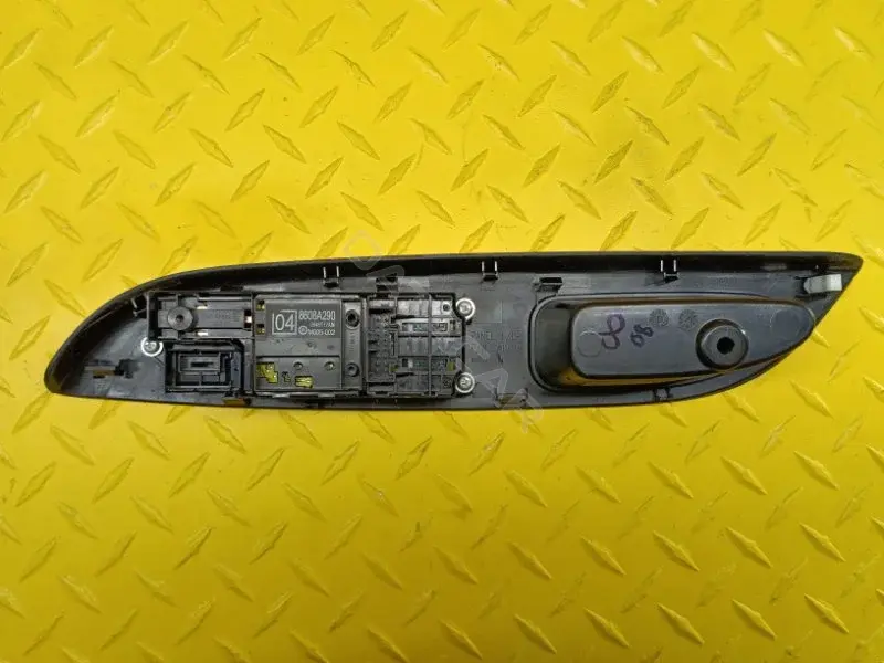 Блок управления стеклоподъемниками 8608A290