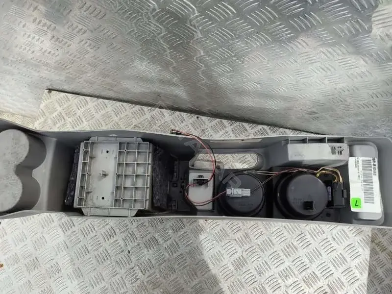 Подлокотник 1BM461DAAB