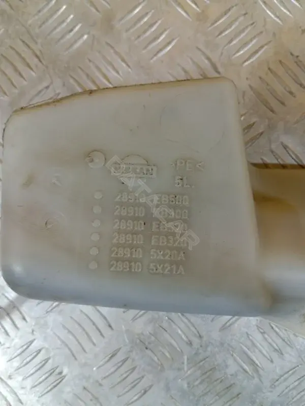 Бачок омывателя 28910EB500