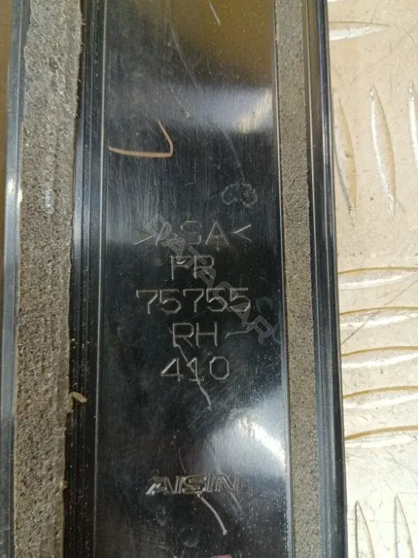 Накладка двери 75755RH410