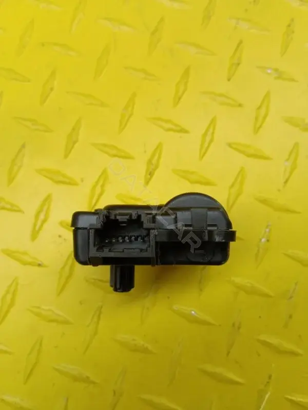 Мотор заслонки печки 4ASH19E616GB