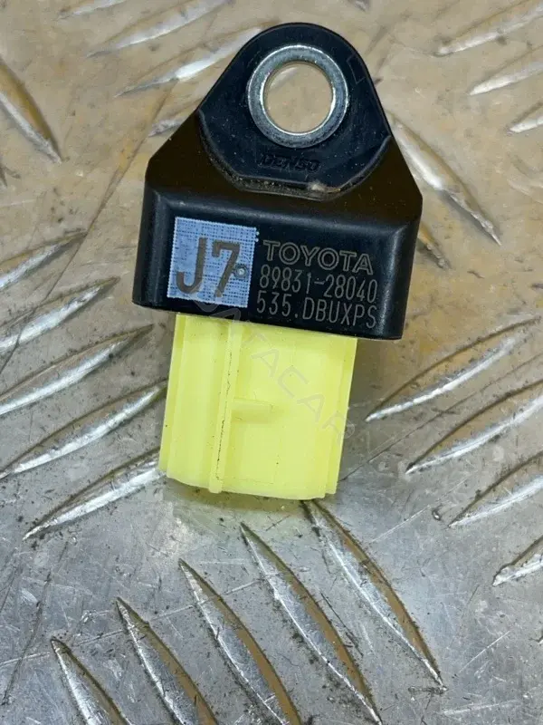 Датчик удара 8983128040