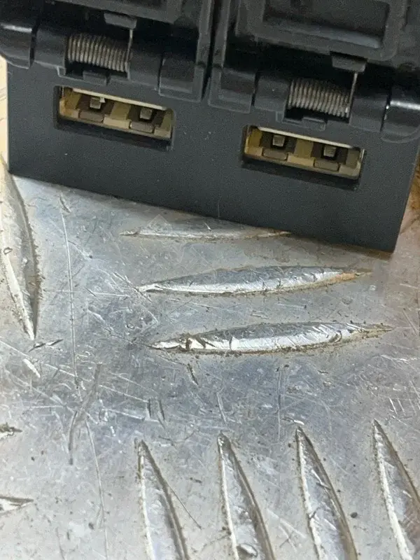 Разъем AUX / USB 8553215010
