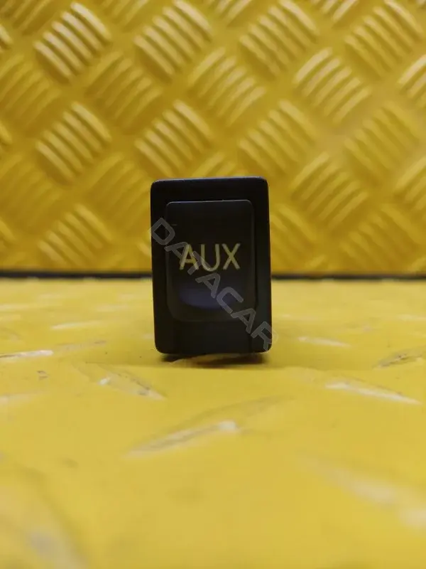 Разъем AUX / USB 8619002010