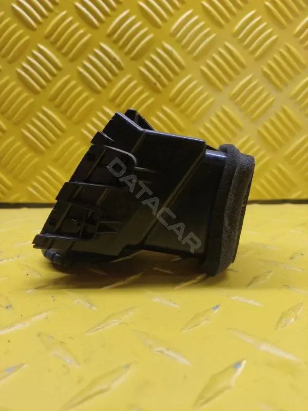 Дефлектор обдува салона 68765MB400