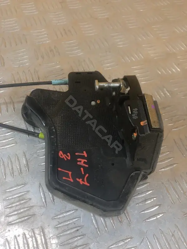Замок двери 690500K040