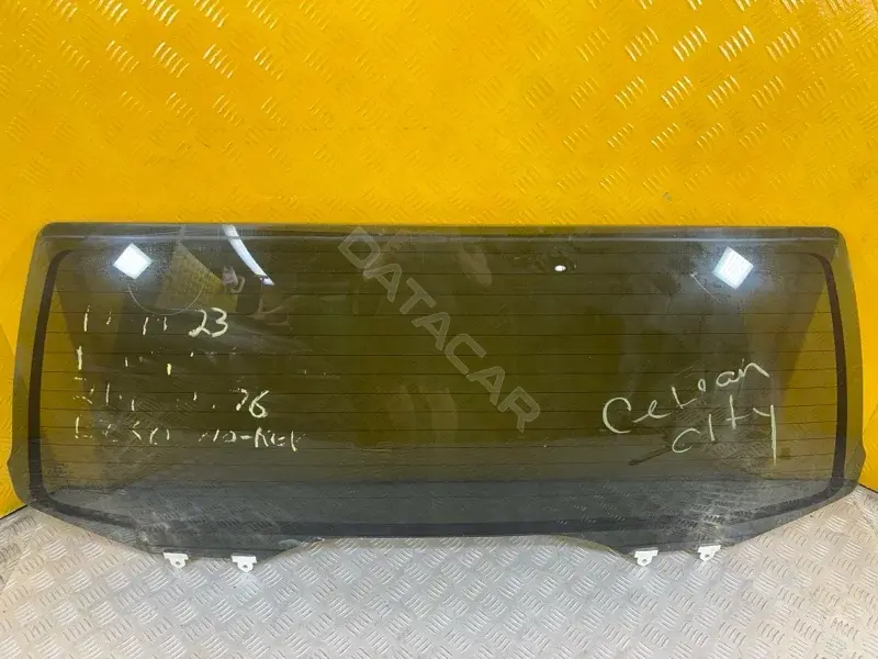 Заднее стекло 681500C050