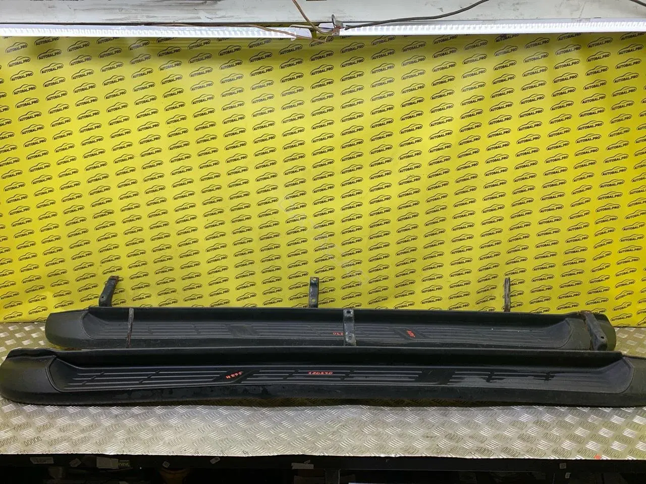 Подножка 517710K360