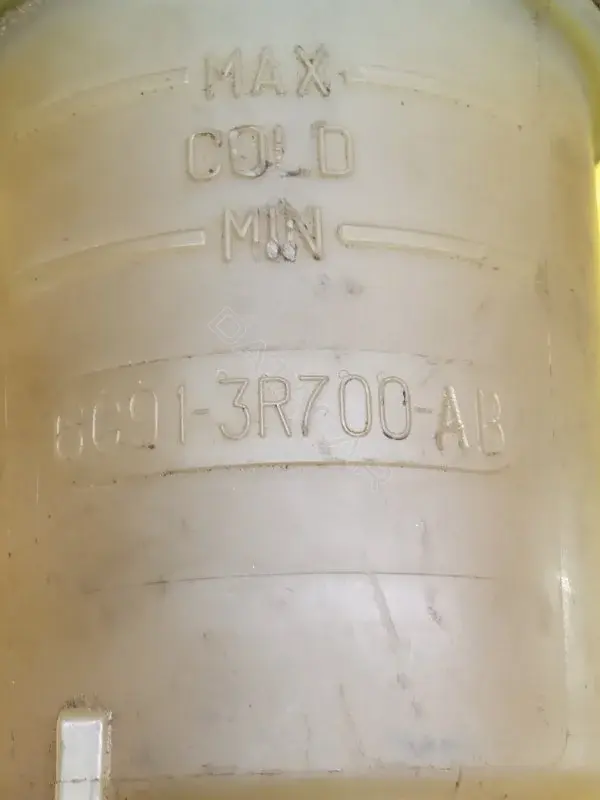 Бачок гидроусилителя 6C913R700AB