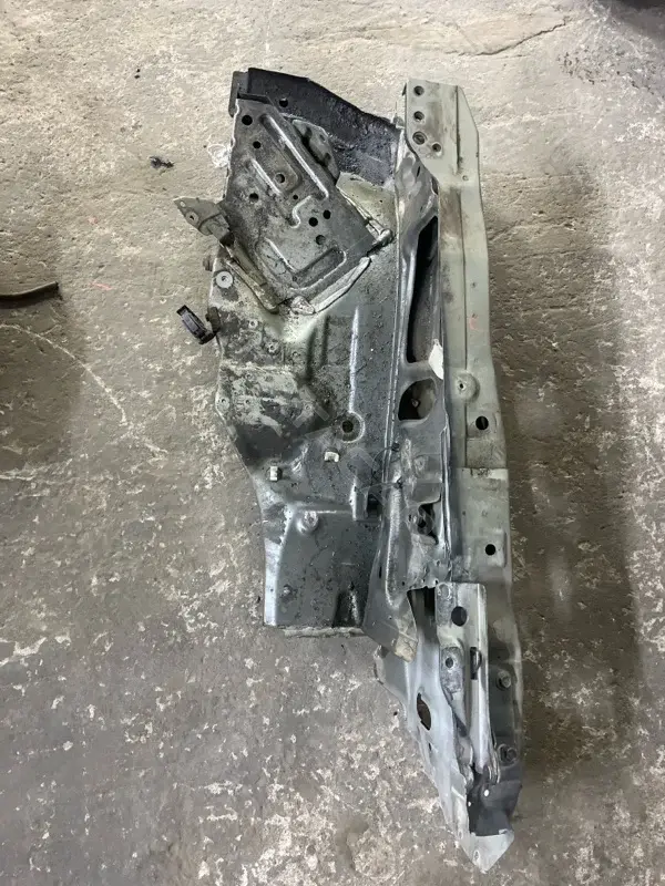 Лонжерон 64100EB330