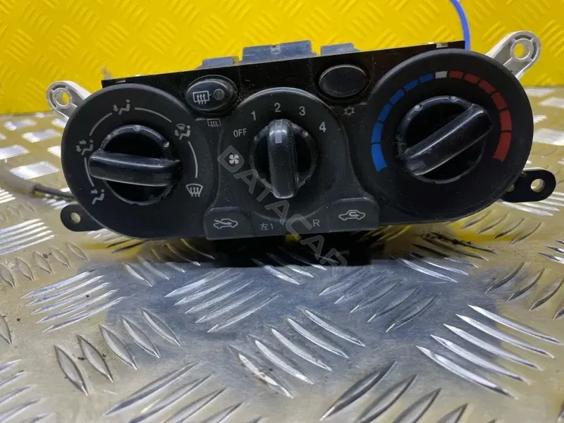 Блок управления климат-контролем MN123587
