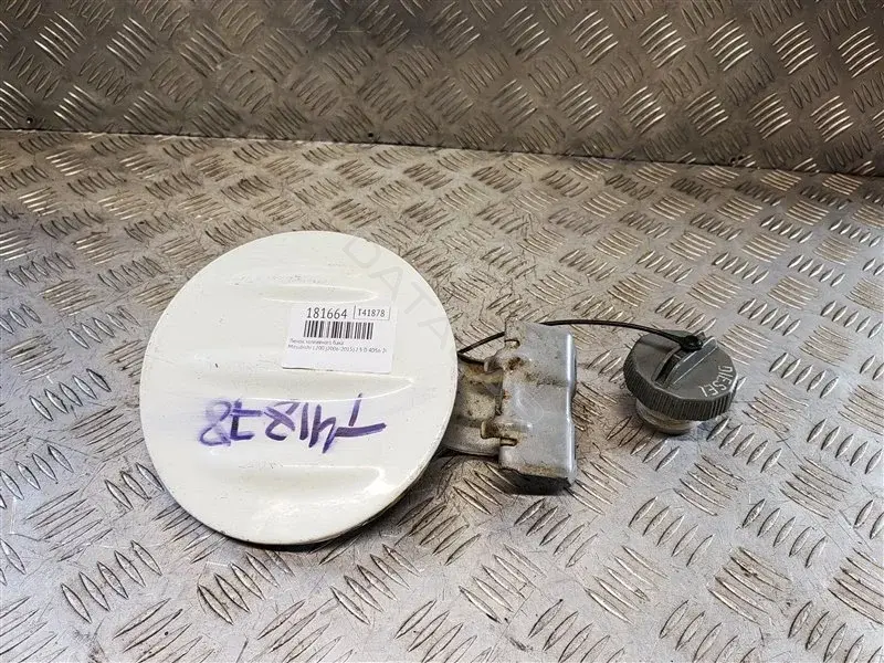 Крышка лючка топливного бака 5940A031