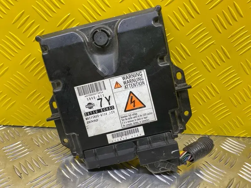 Блок управления двигателем 23710EC03C