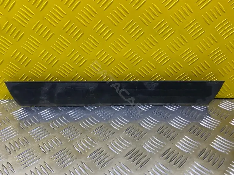 Накладка на порог 67911KK010