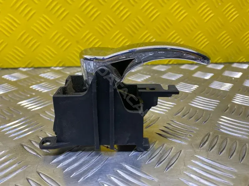 Ручка двери 80671EB32B