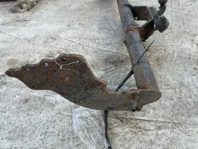 Усилитель бампера 183084
